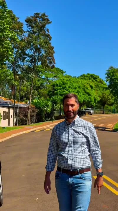 Cliente gravando uma apresentação ao ar livre